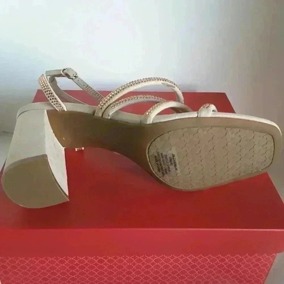 Kelly and Katie Cadene Shoe - Picture 5 of 6